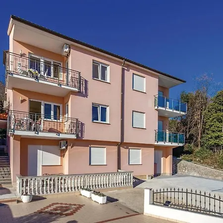 Apartman In With Kitchen