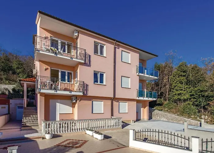 Lejlighed In With Kitchen