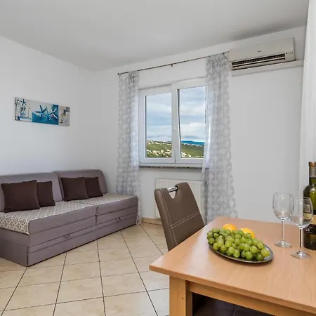 Nice Apartment In Volosko With House Sea View فولوسكو