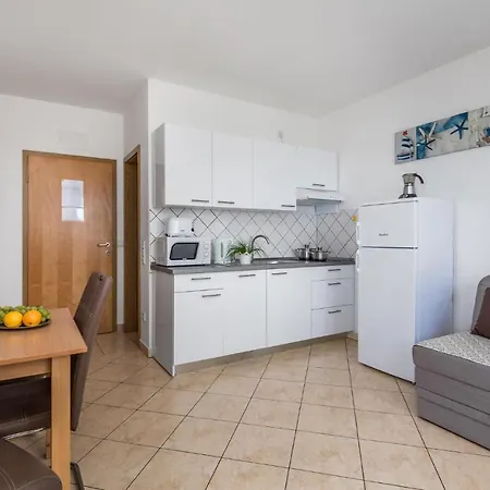 Nice Apartment In Volosko With House Sea View فولوسكو
