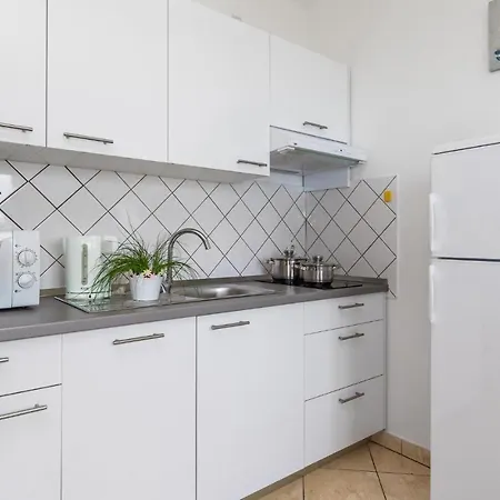 Apartment In With Kitchen *