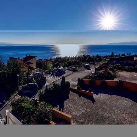 Nice Apartment In Volosko With House Sea View شقة